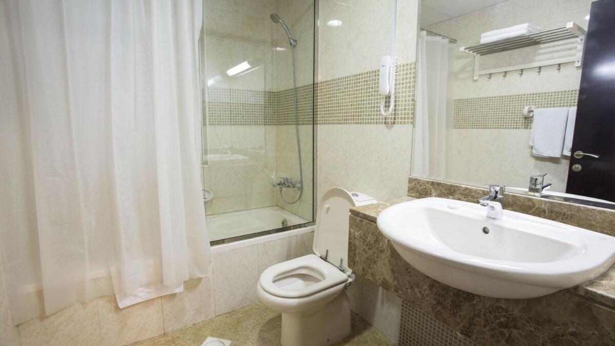 Escape Partition In Barsha 1 Near Moe Metro Homestay