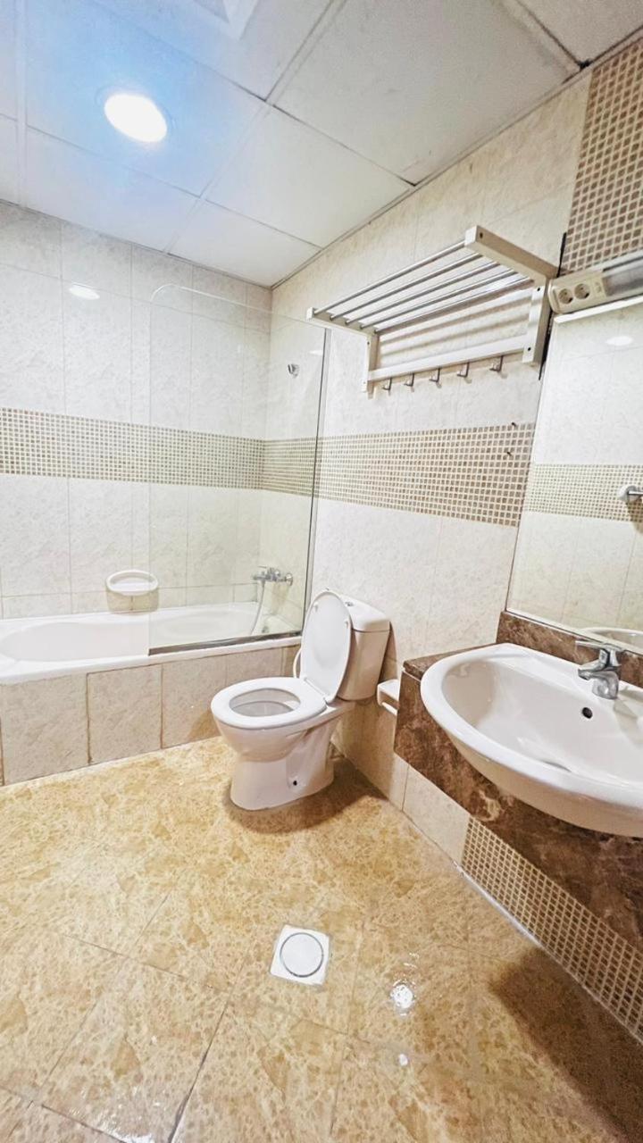 Escape Partition In Barsha 1 Near Moe Metro * Dubai
