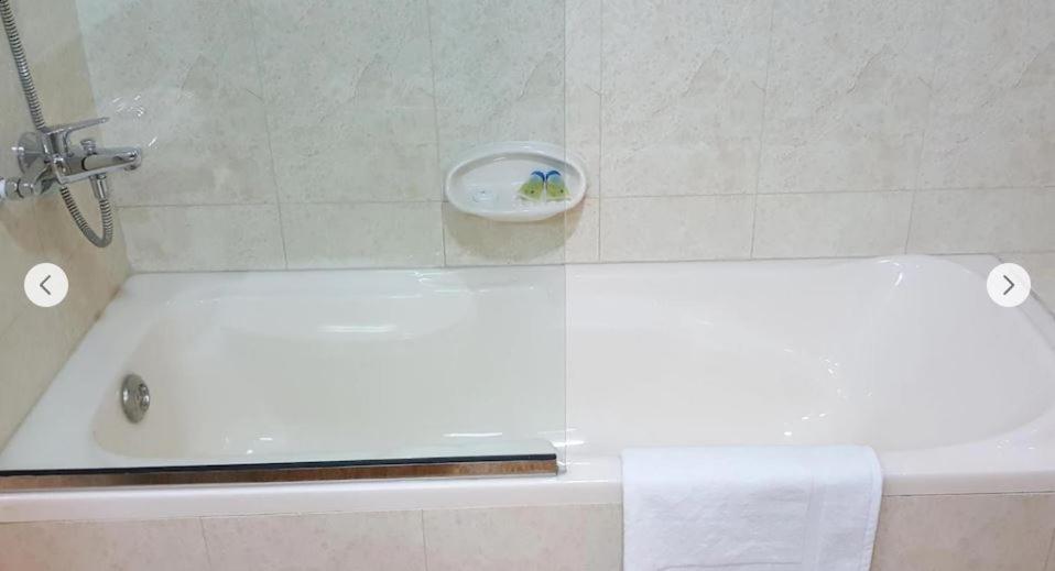 Homestay Escape Partition In Barsha 1 Near Moe Metro *