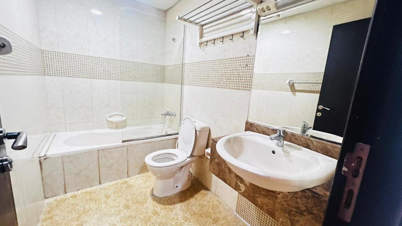 Escape Partition In Barsha 1 Near Moe Metro * Dubai